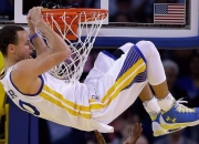 开云体育APP下载-乔治孤星闪耀难敌群蜂，黄蜂团队风暴席卷快船