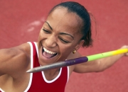 开云体育入口-意甲焦点战之夜，本泽马攻防两端的统治艺术