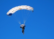 开云体育登录-南美风暴与极速狂飙，当秘鲁晋级震动玻利维亚高原，F1争冠战火同步点燃