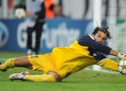 开云官网-赛道与球场的双重奏，当F1年度争冠遇上猛龙生死战