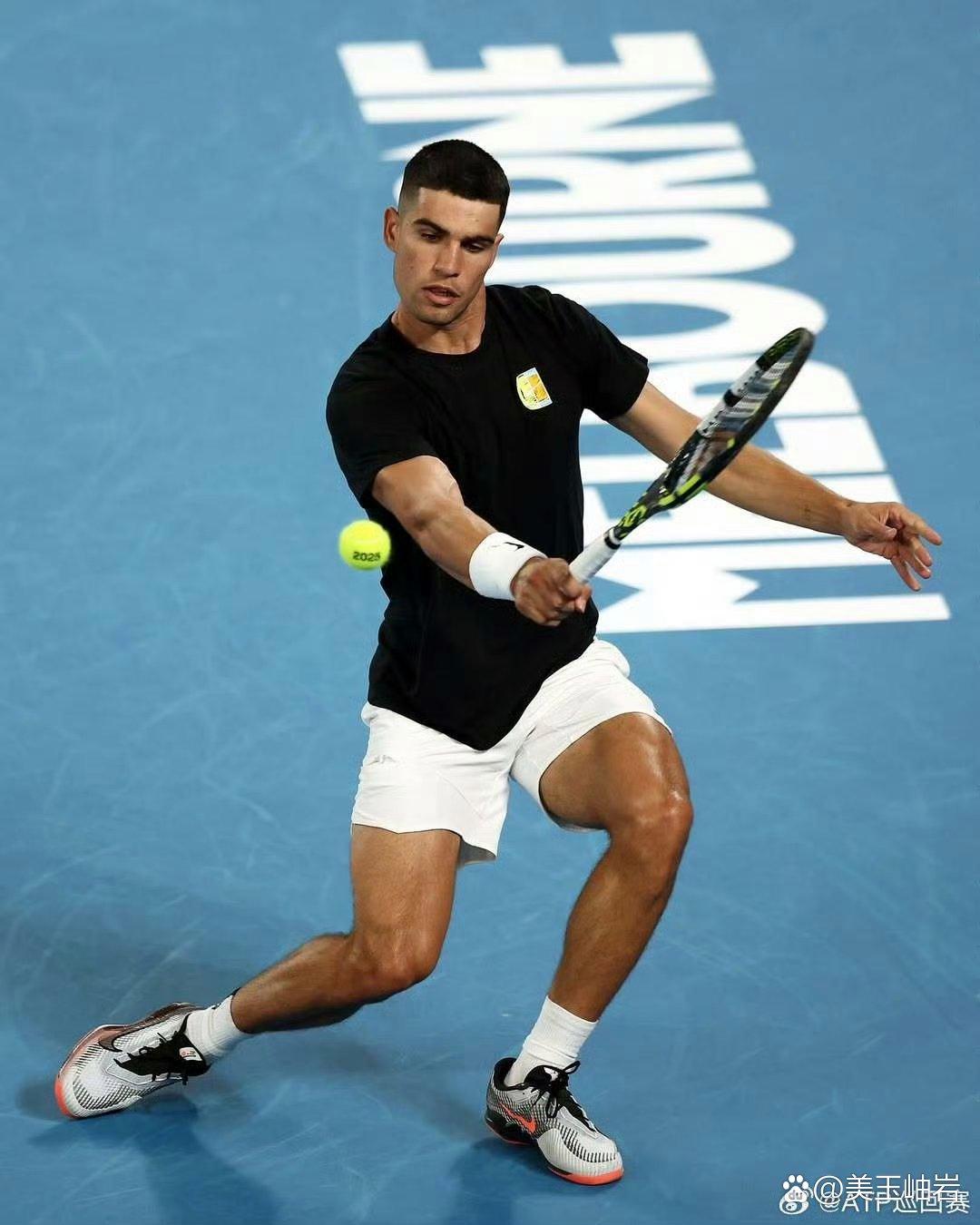 包含美国网球队逆转澳大利亚网球队，阿尔卡拉斯高光表现的词条