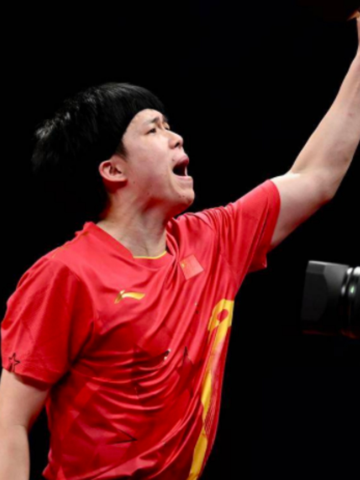 日本选手刷新世界纪录,战胜强敌夺冠 日本选手刷新世界纪录,战胜强敌夺冠