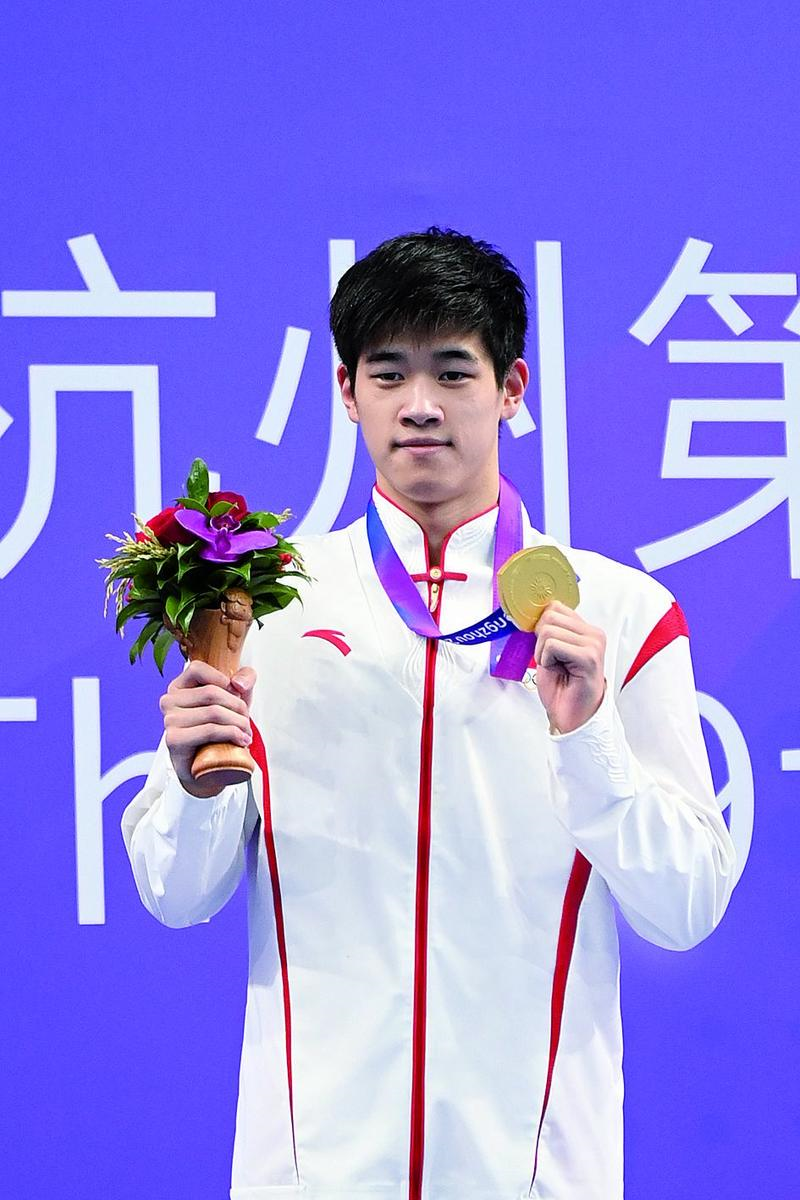 游泳选手奋勇拼搏,最终登顶金牌的简单介绍 游泳选手奋勇拼搏,最终登顶金牌的简单介绍