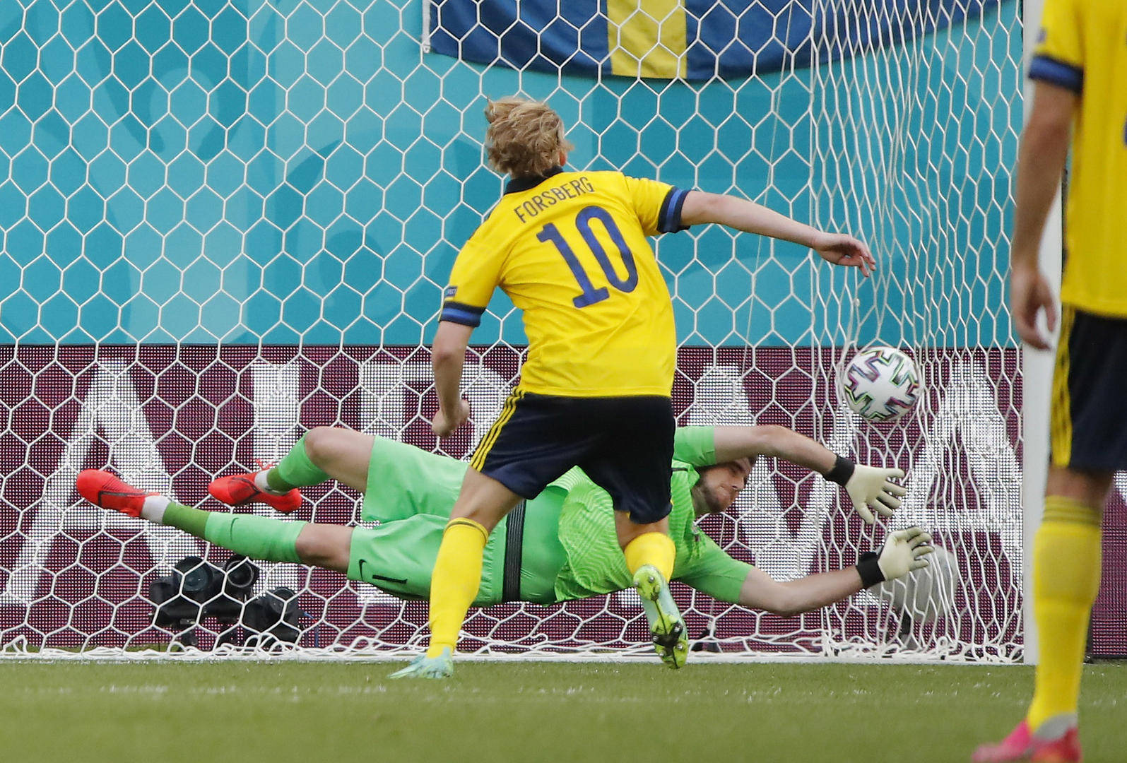 包含荷兰队与瑞典队的比赛精彩纷呈,场面一度胶着的词条 包含荷兰队与瑞典队的比赛精彩纷呈,场面一度胶着的词条