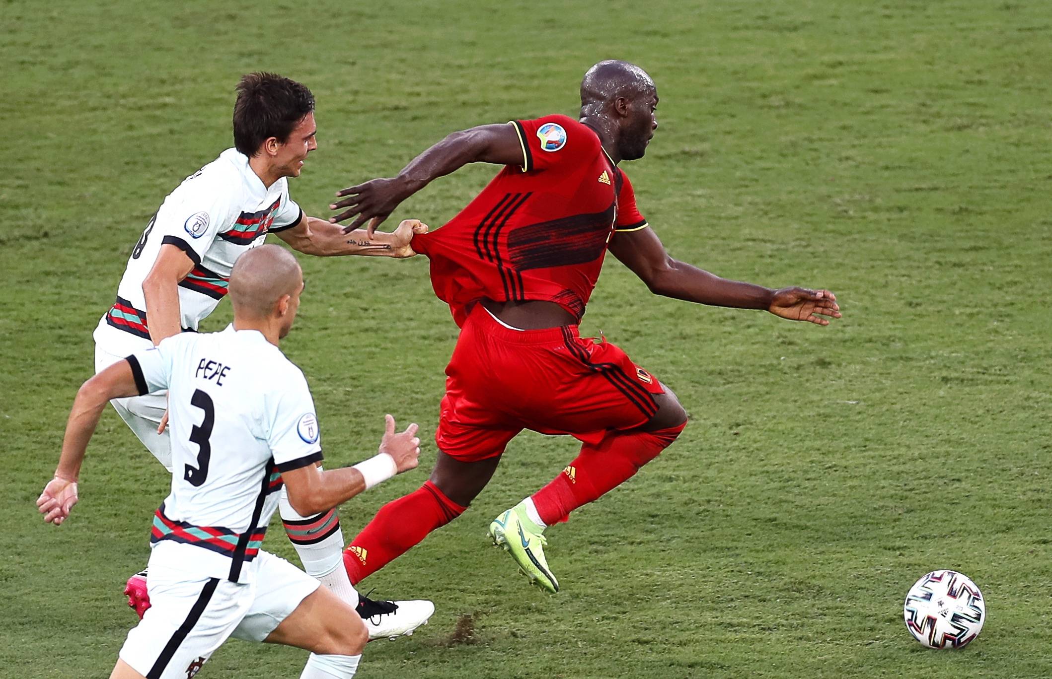 葡萄牙队惜败,与比利时队擦肩而过 葡萄牙队惜败,与比利时队擦肩而过