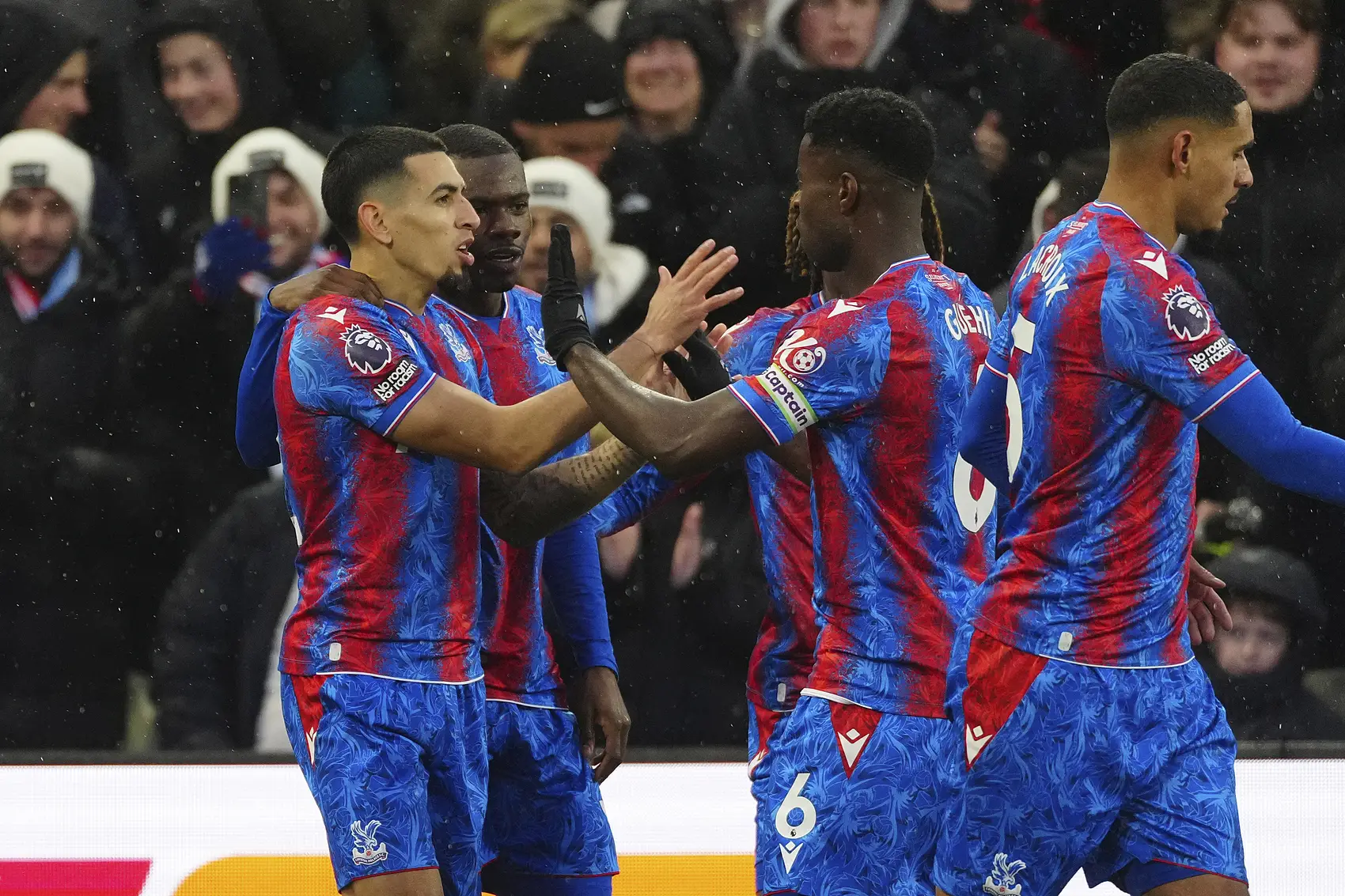 曼城客场憾负莱斯特城,球队士气受挫主帅积极调整 曼城客场憾负莱斯特城,球队士气受挫主帅积极调整