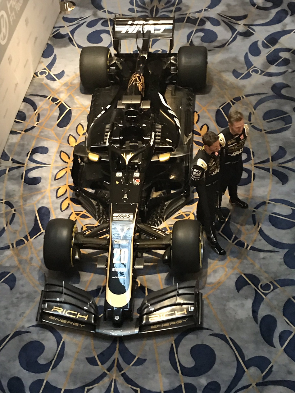 哈斯车队轻取雷诺车队,塞恩斯统治全场的简单介绍 哈斯车队轻取雷诺车队,塞恩斯统治全场的简单介绍