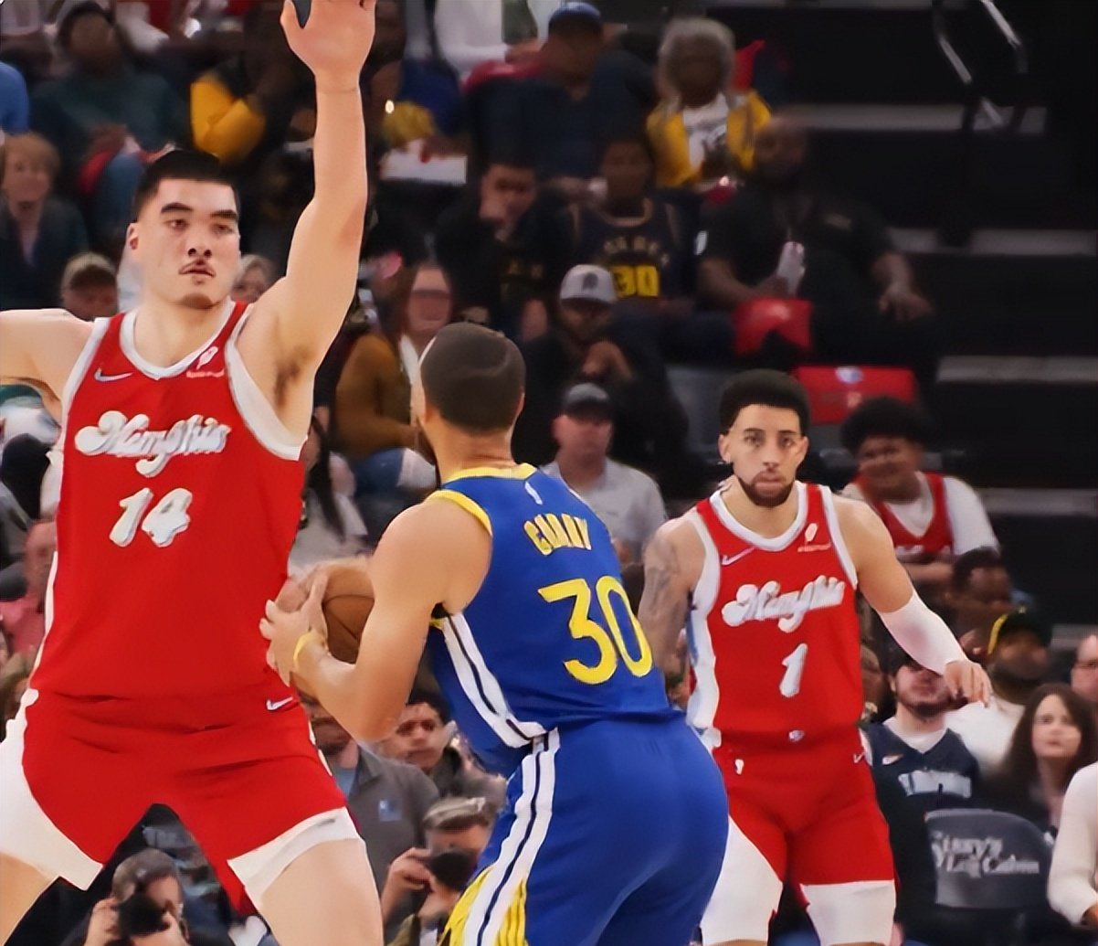 勇士险胜热火,拉文点燃赛场 勇士险胜热火,拉文点燃赛场