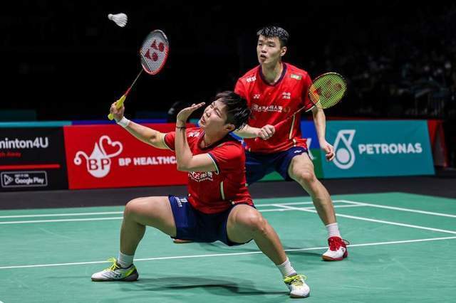 包含印尼队完胜日本队，黄鸭组合状态火热的词条