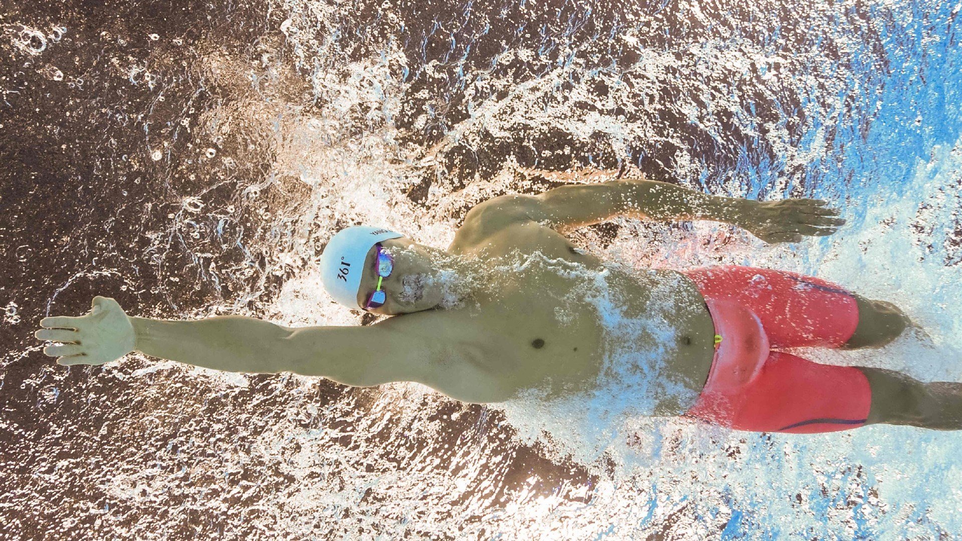 欧冠淘汰赛之夜，凯恩展现巨星价值