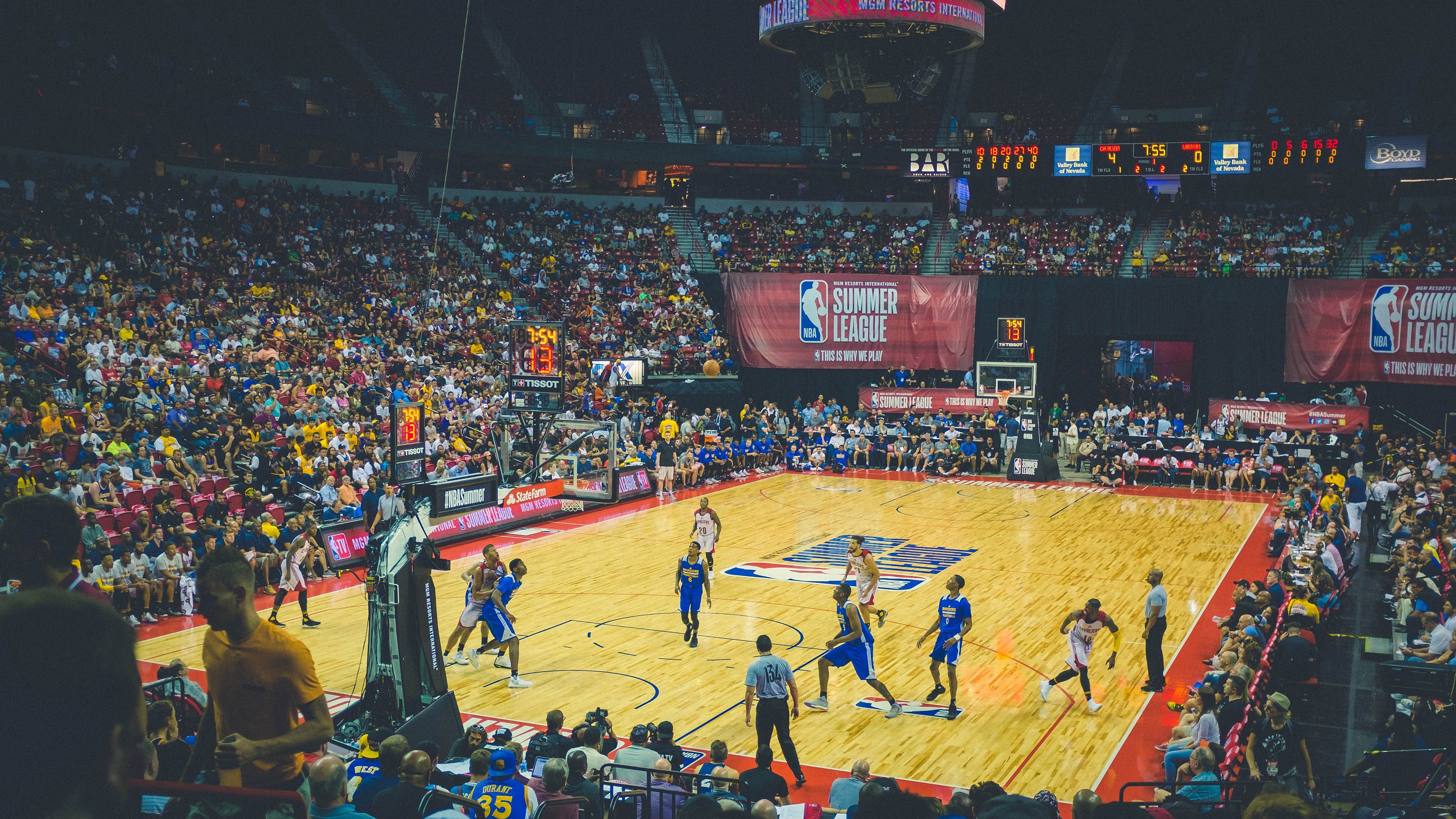 聚光灯下的对决,杰伦·格林闪耀全场,魔术鏖战浙江队