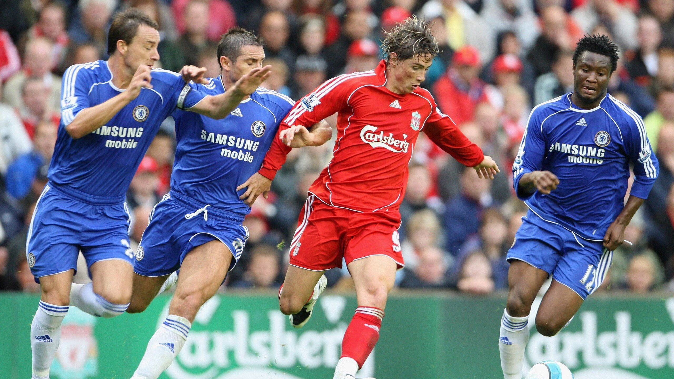 赛道上的逆袭，哈斯车队鏖战红牛，维斯塔潘状态火热下的战术博弈